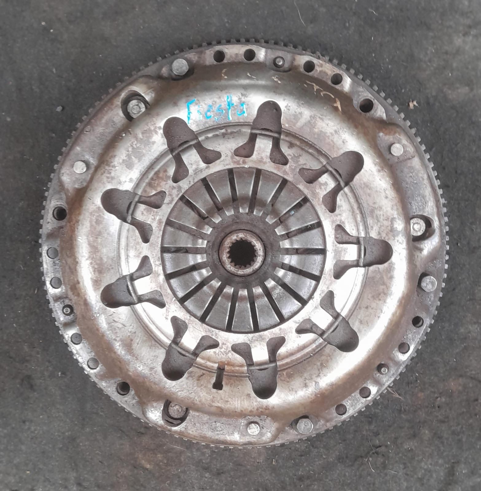 Volante de inercia disco y prensa de embrague Ford fiesta